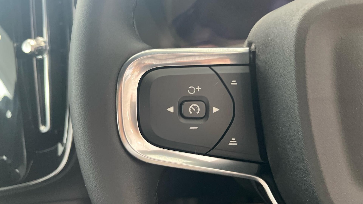 Used Volvo XC40 for sale - 77305774: Photo 16