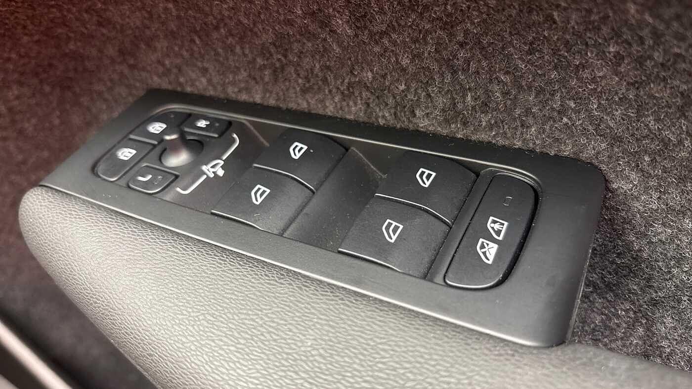 Used Volvo XC40 2025 for sale - 76913419: Photo 25