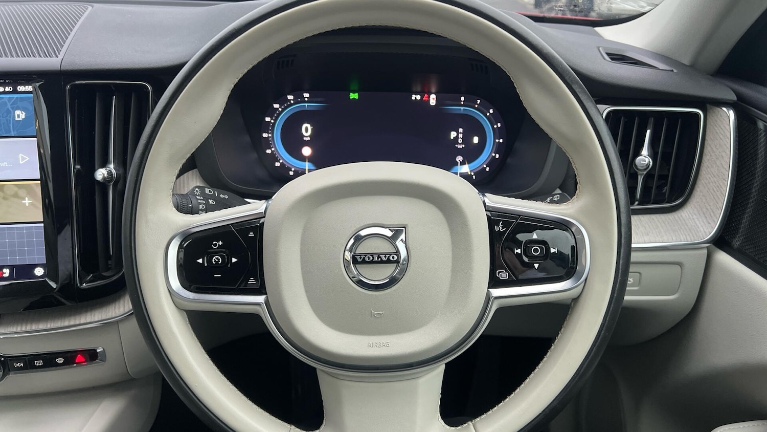 Used Volvo XC60 2023 for sale - 77424906: Photo 10