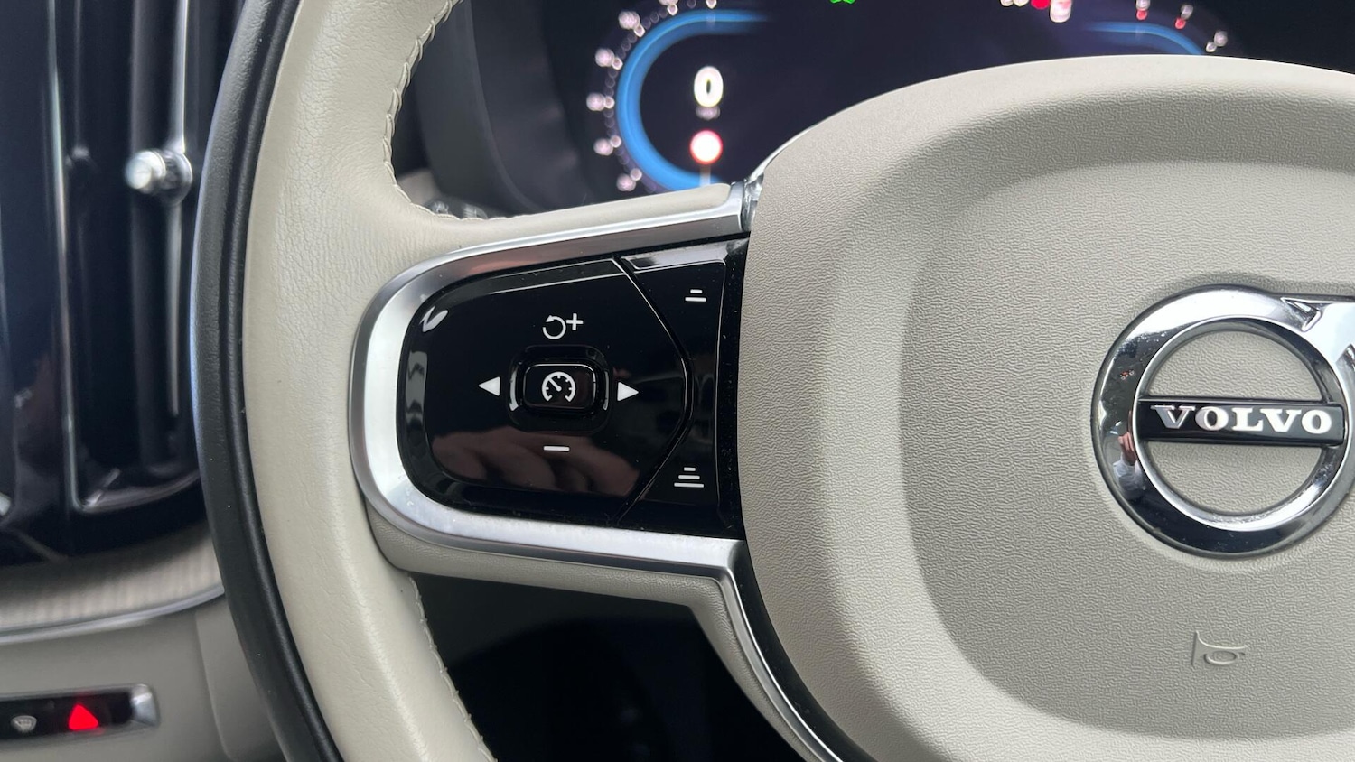 Used Volvo XC60 2023 for sale - 77424906: Photo 20