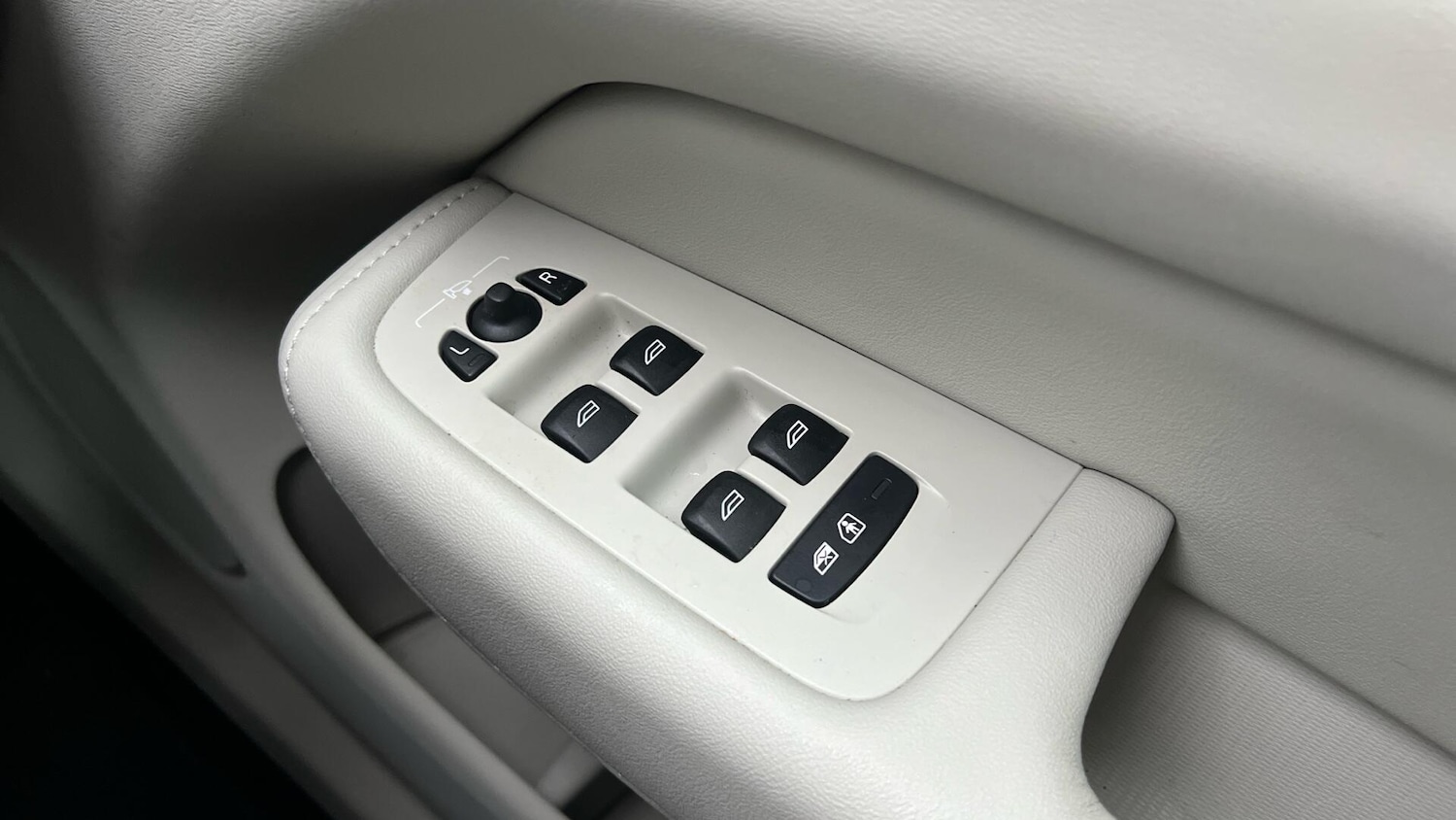 Used Volvo XC60 2023 for sale - 77424906: Photo 23