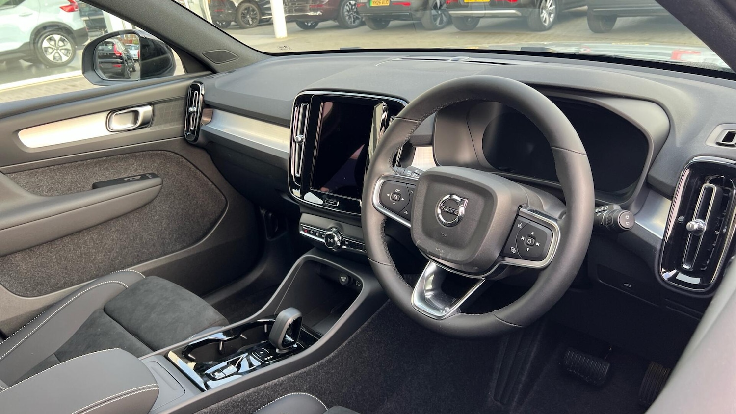 Used Volvo XC40 2026 for sale - 77993379: Photo 44