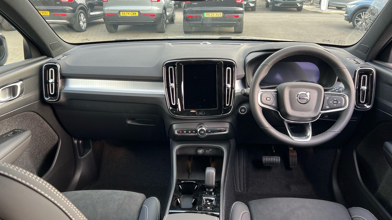 Used Volvo XC40 2026 for sale - 77993379: Photo 8