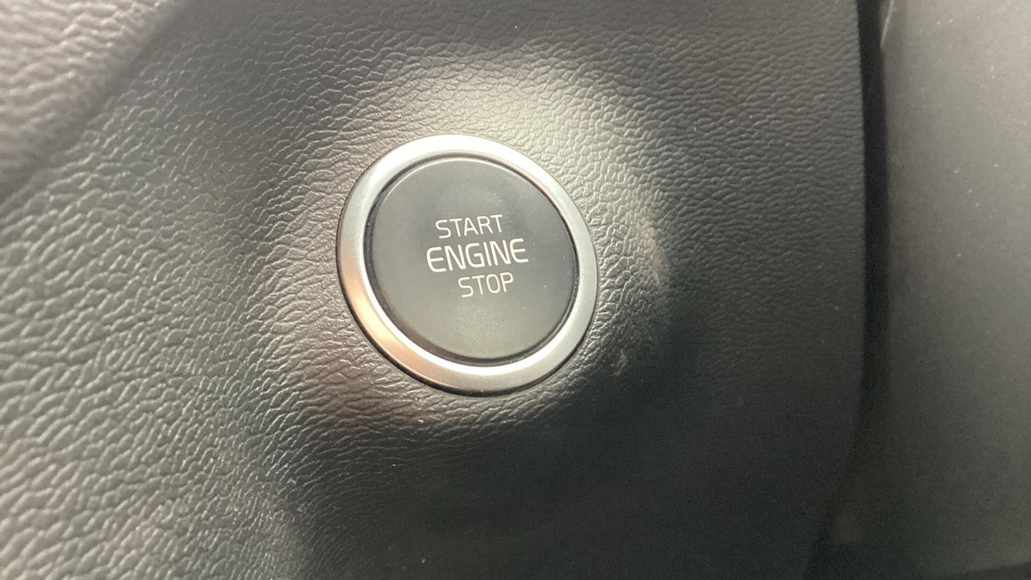 Used Volvo XC40 for sale - 77190419: Photo 24