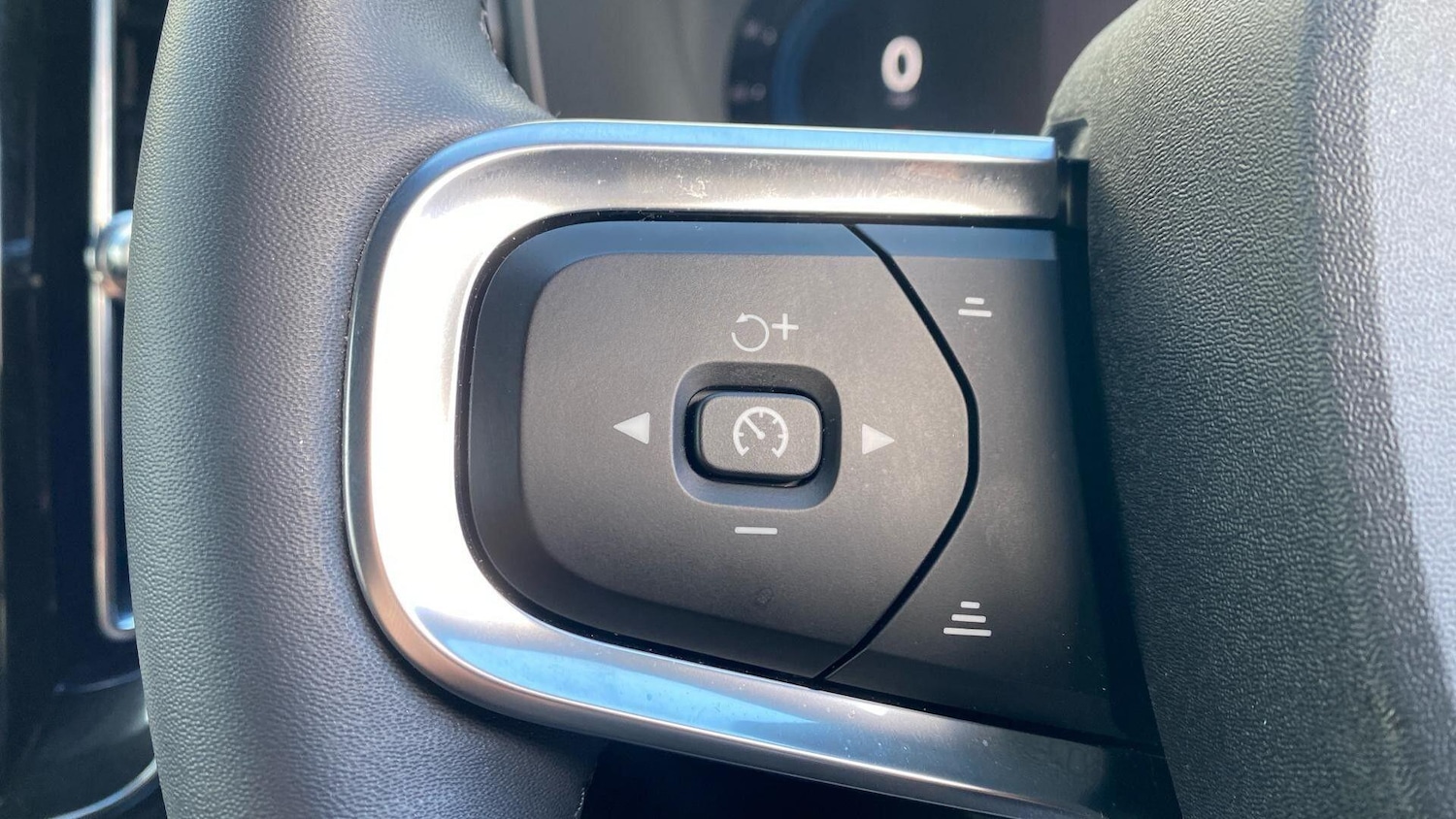 Used Volvo XC40 for sale - 77190419: Photo 26