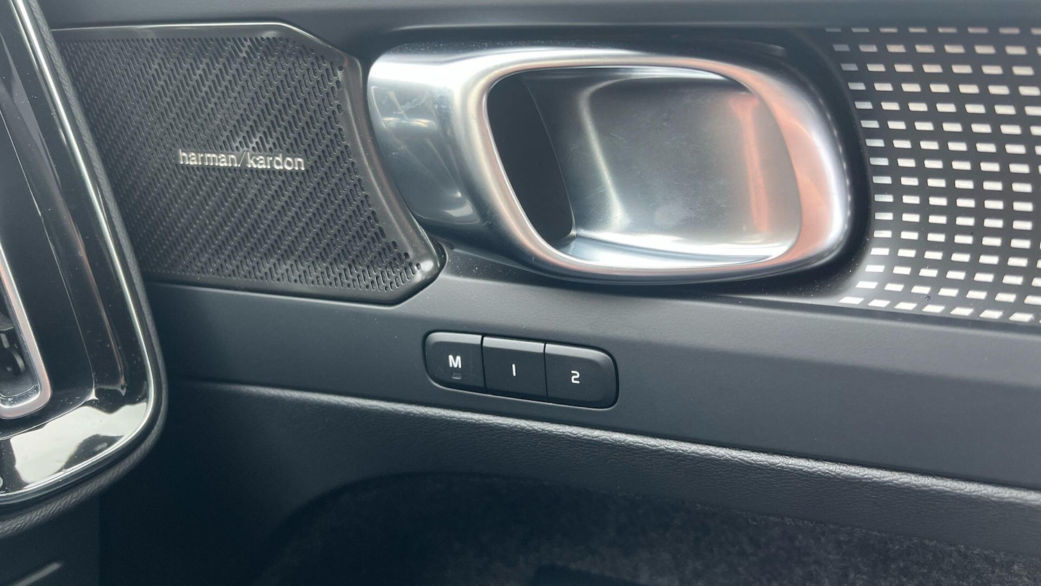 Used Volvo XC40 for sale - 77376960: Photo 15