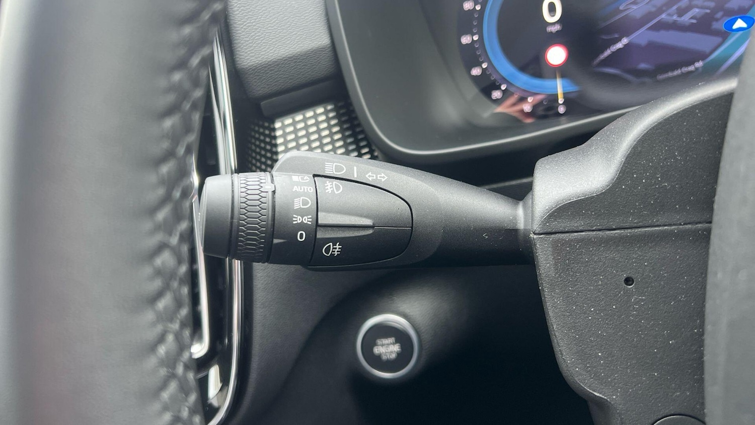 Used Volvo XC40 for sale - 77376960: Photo 16