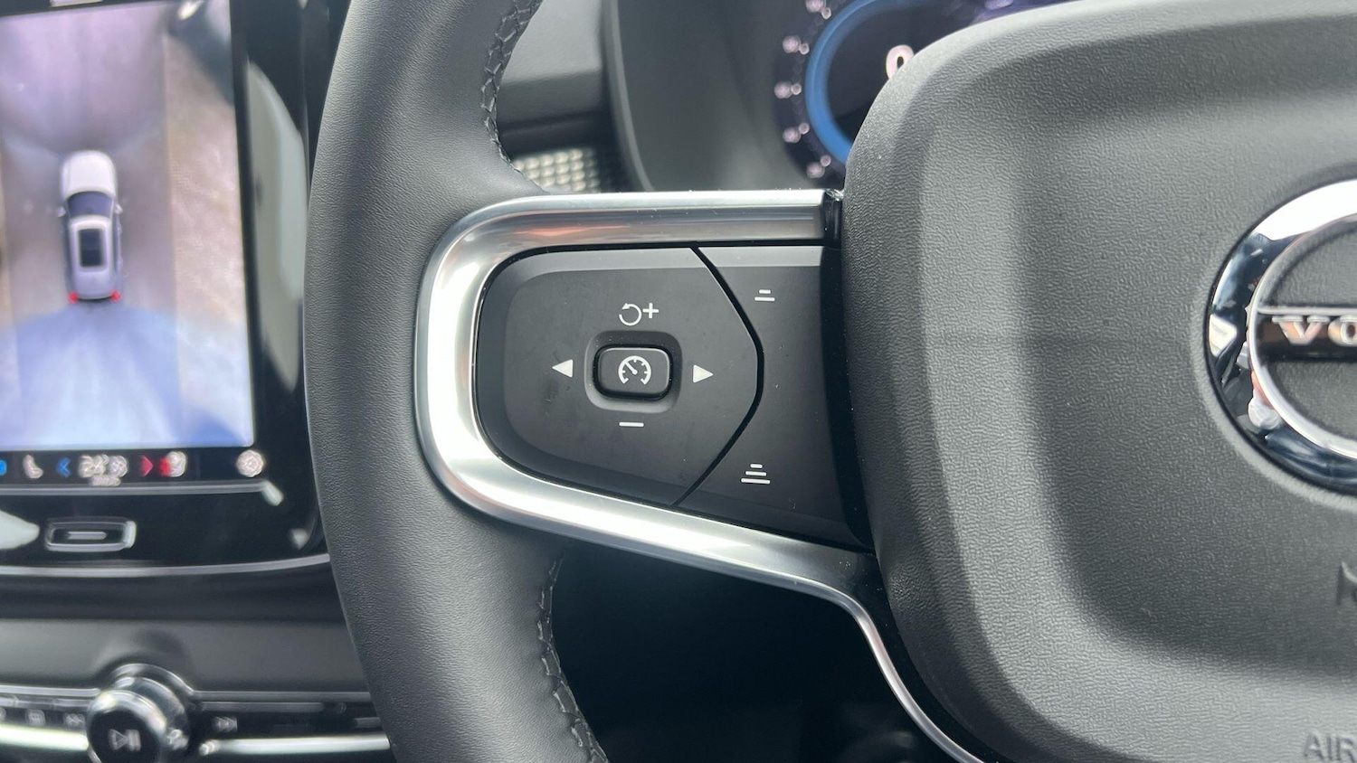 Used Volvo XC40 for sale - 77376960: Photo 17