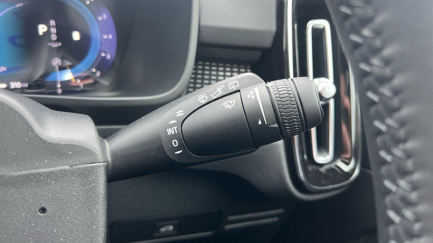 Used Volvo XC40 for sale - 77376960: Photo 19