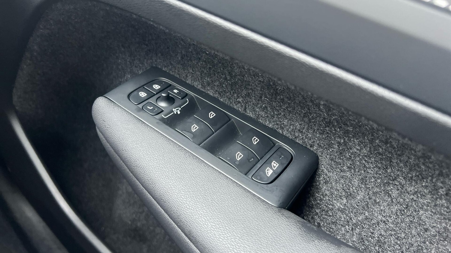 Used Volvo XC40 for sale - 77376960: Photo 64