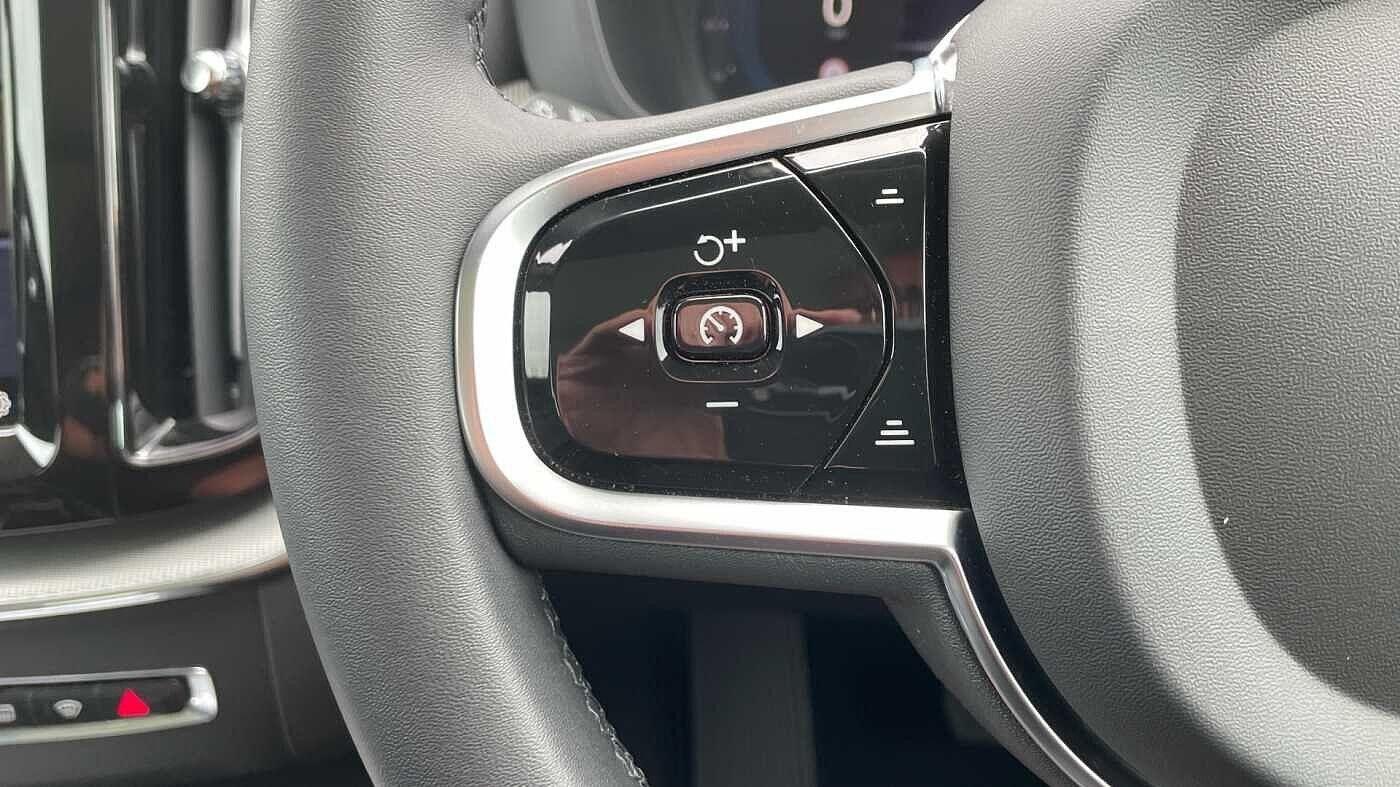 Used Volvo XC60 2023 for sale - 76715263: Photo 10