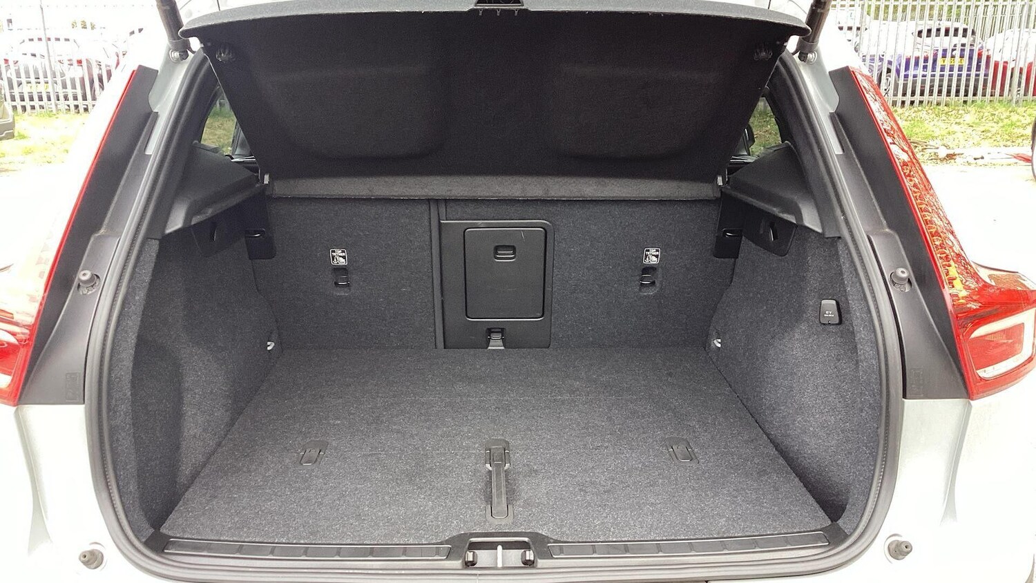 Used Volvo XC40 for sale - 76584319: Photo 12