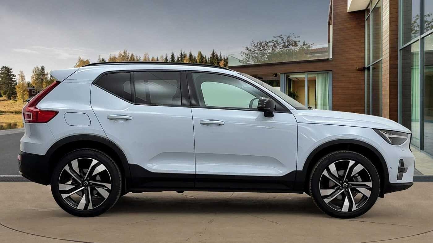 Used Volvo XC40 2024 for sale - 76936443: Photo 2