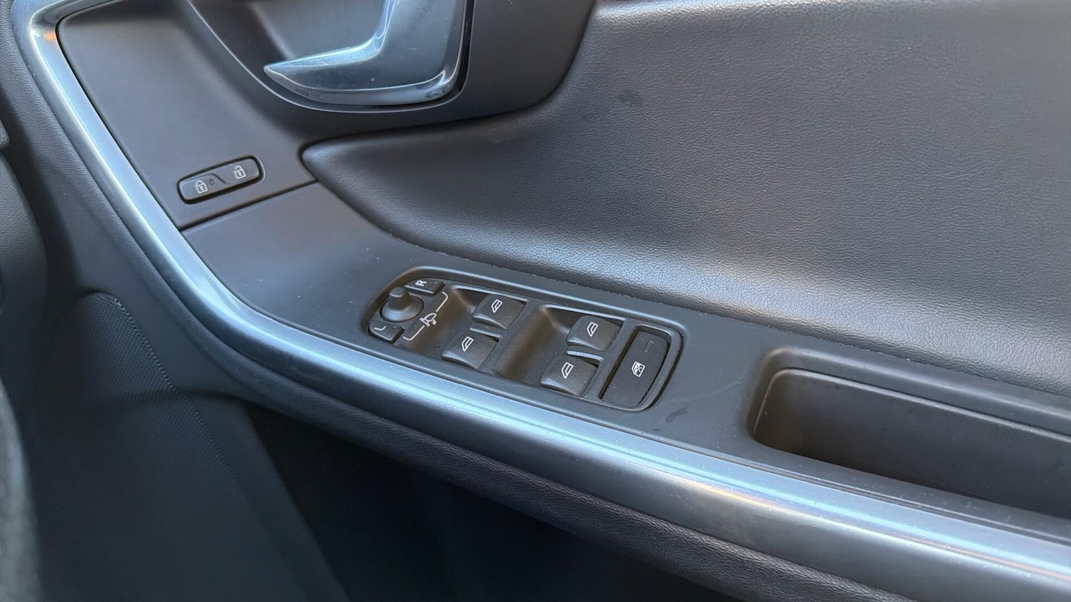 Used Volvo V60 2014 for sale - 77101916: Photo 25