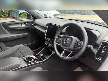 Used Volvo XC40 2025 for sale - 79049427: Photo