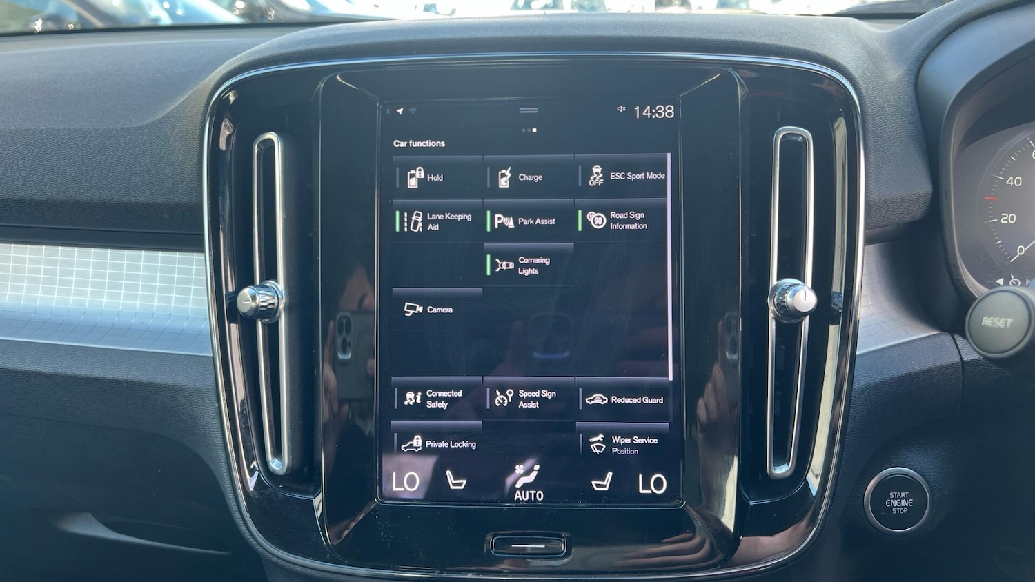 Used Volvo XC40 for sale - 78136117: Photo 16