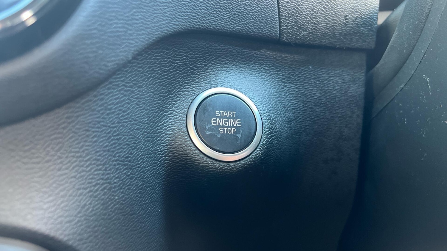 Used Volvo XC40 for sale - 78136117: Photo 25