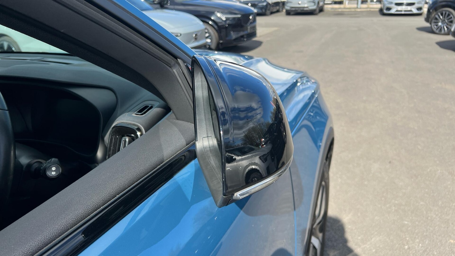 Used Volvo XC40 for sale - 78136117: Photo 35