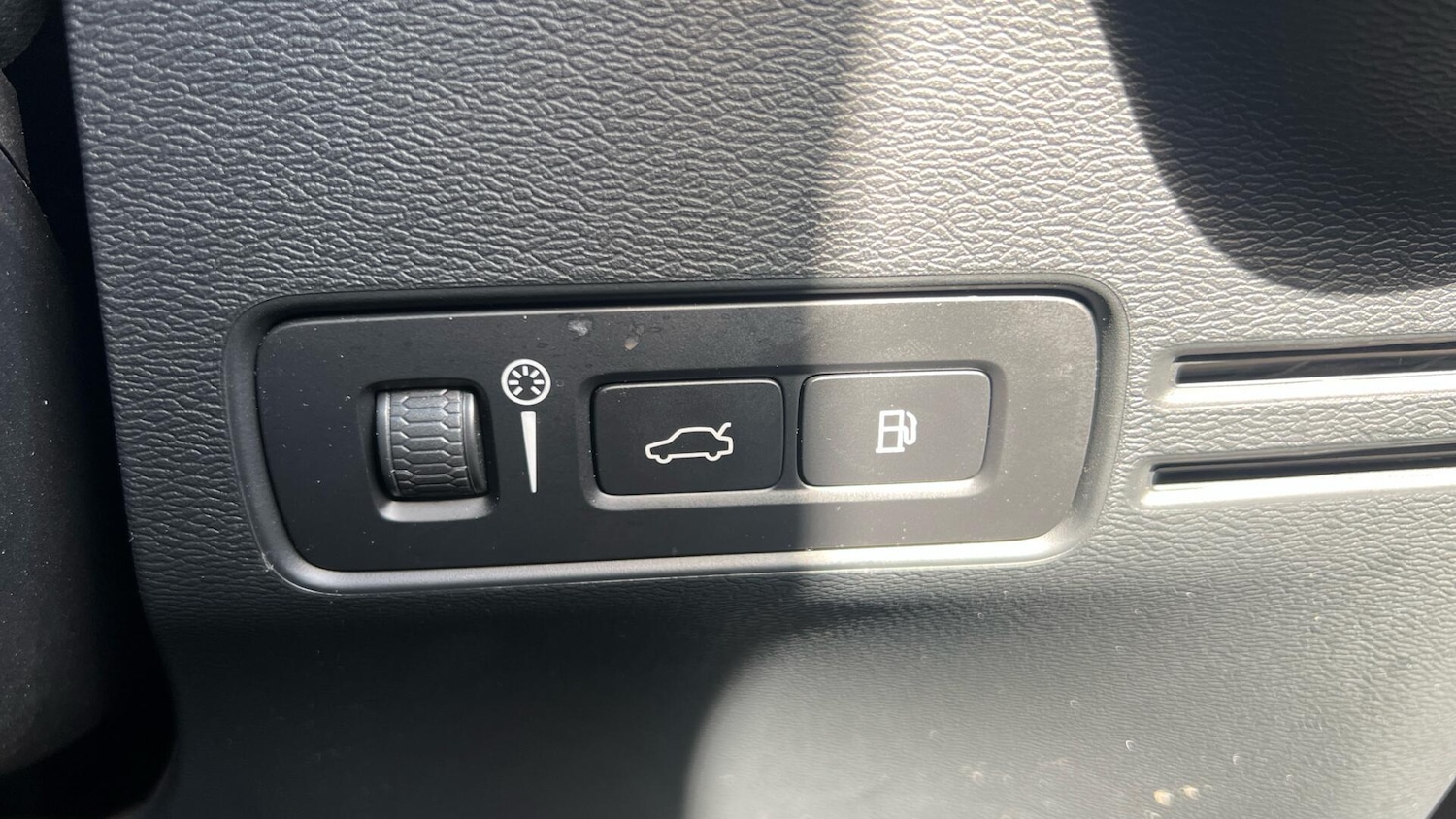 Used Volvo XC40 for sale - 78136117: Photo 37