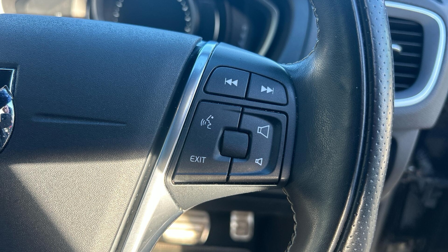 Used Volvo V40 2018 for sale - 77120487: Photo 22