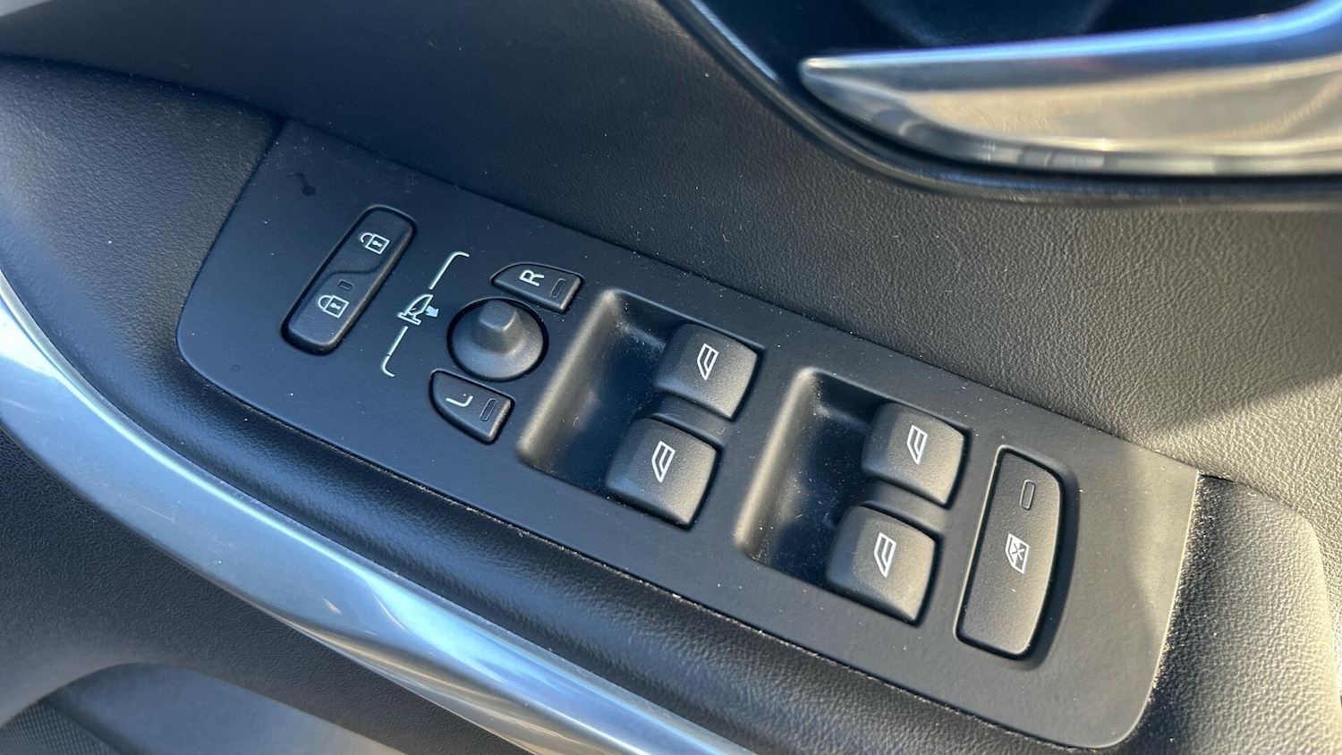 Used Volvo V40 2018 for sale - 77120487: Photo 24