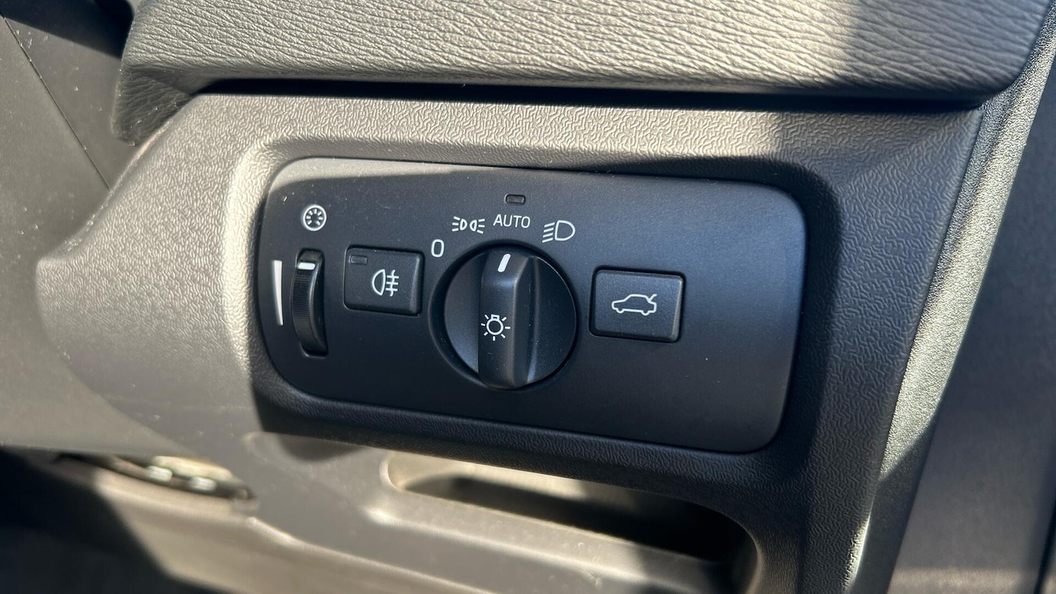 Used Volvo V40 2018 for sale - 77120487: Photo 27