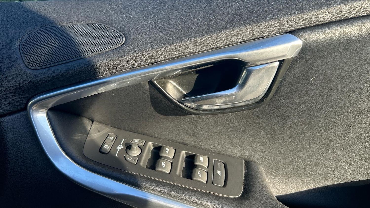 Used Volvo V40 2018 for sale - 77120487: Photo 28