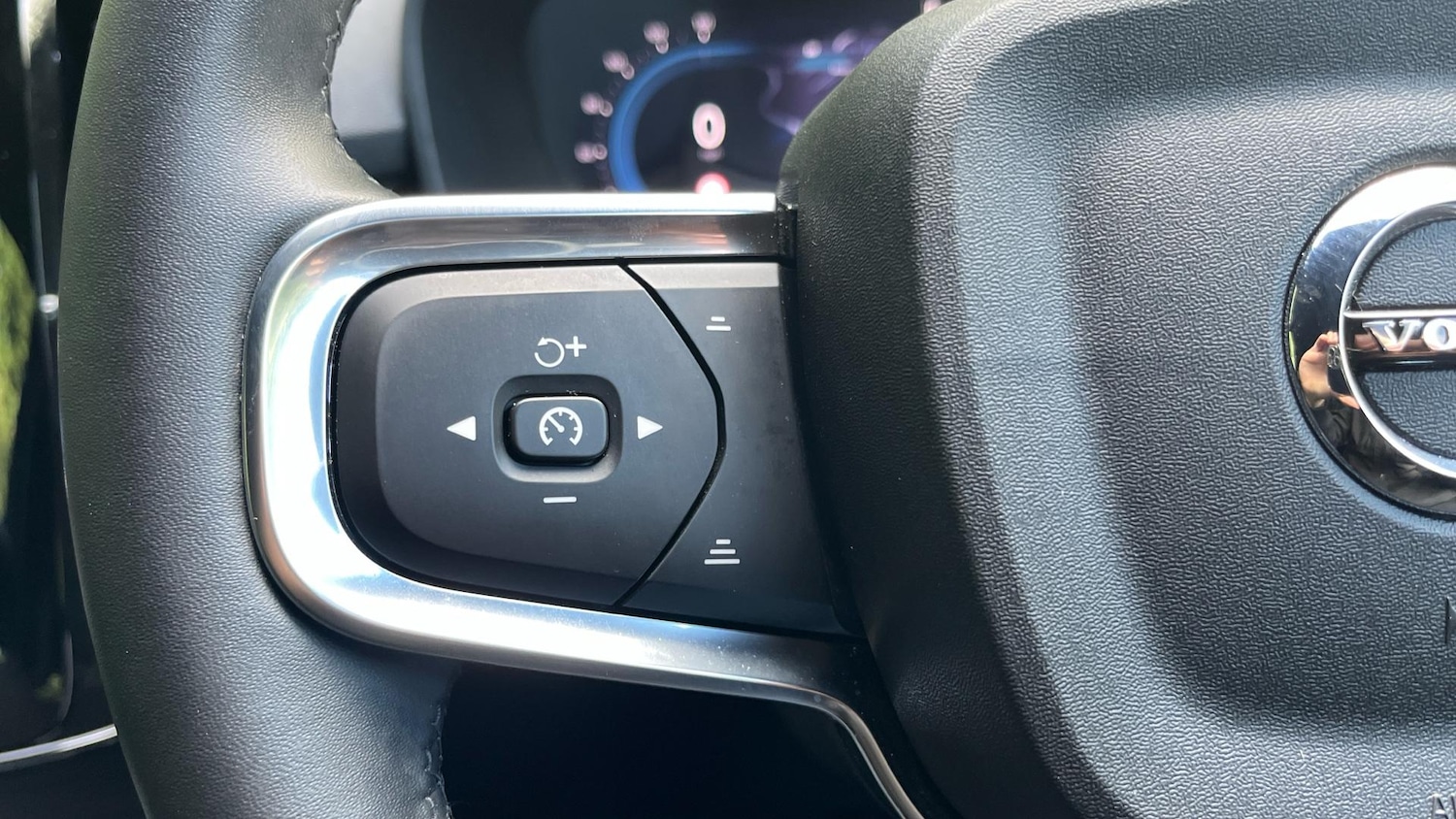 Used Volvo XC40 2024 for sale - 76702366: Photo 22