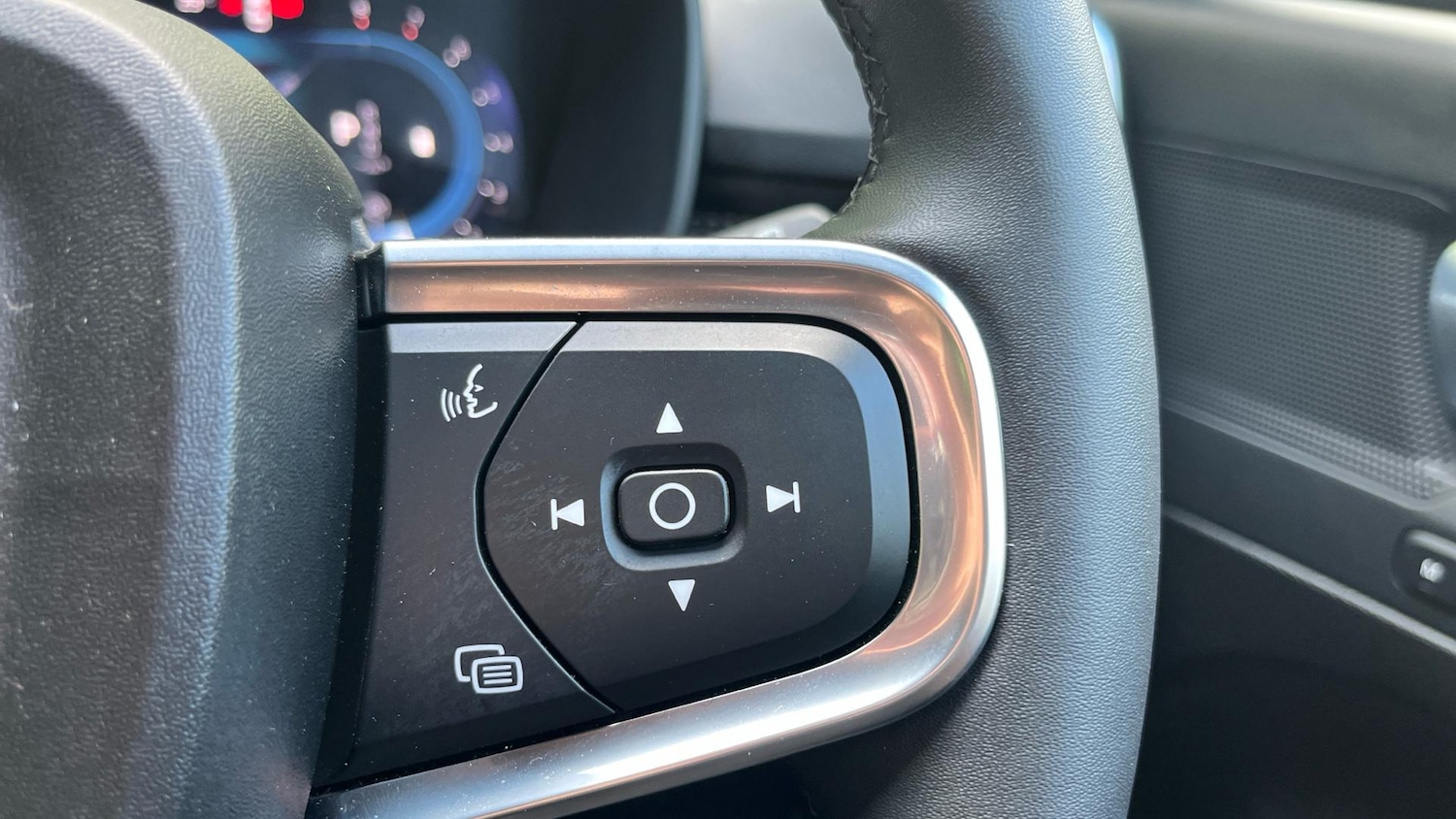 Used Volvo XC40 2024 for sale - 76702366: Photo 23