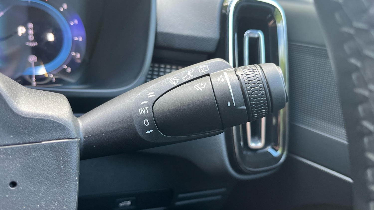 Used Volvo XC40 2024 for sale - 76702366: Photo 24