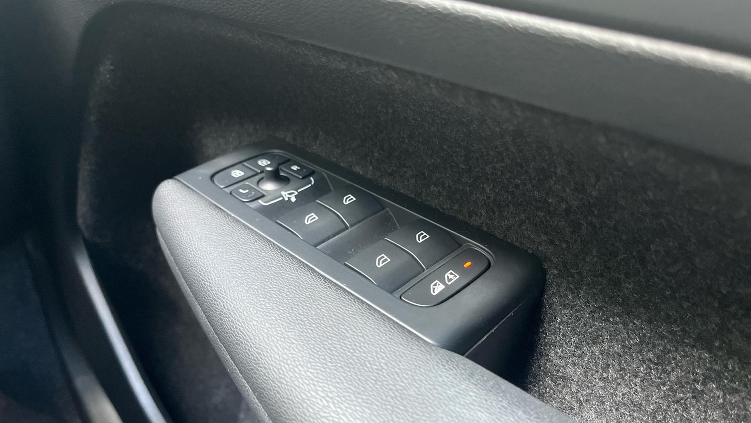 Used Volvo XC40 2024 for sale - 76702366: Photo 25