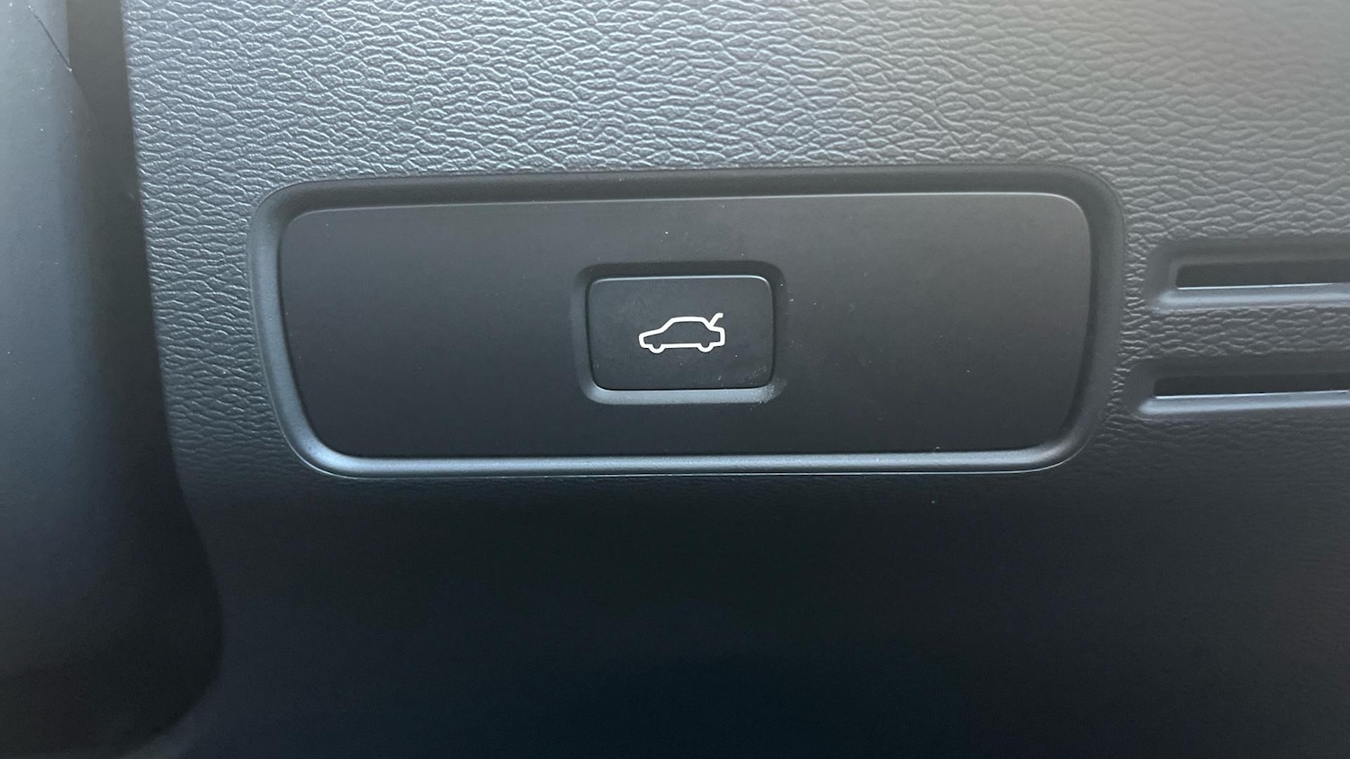 Used Volvo XC40 2024 for sale - 76702366: Photo 36