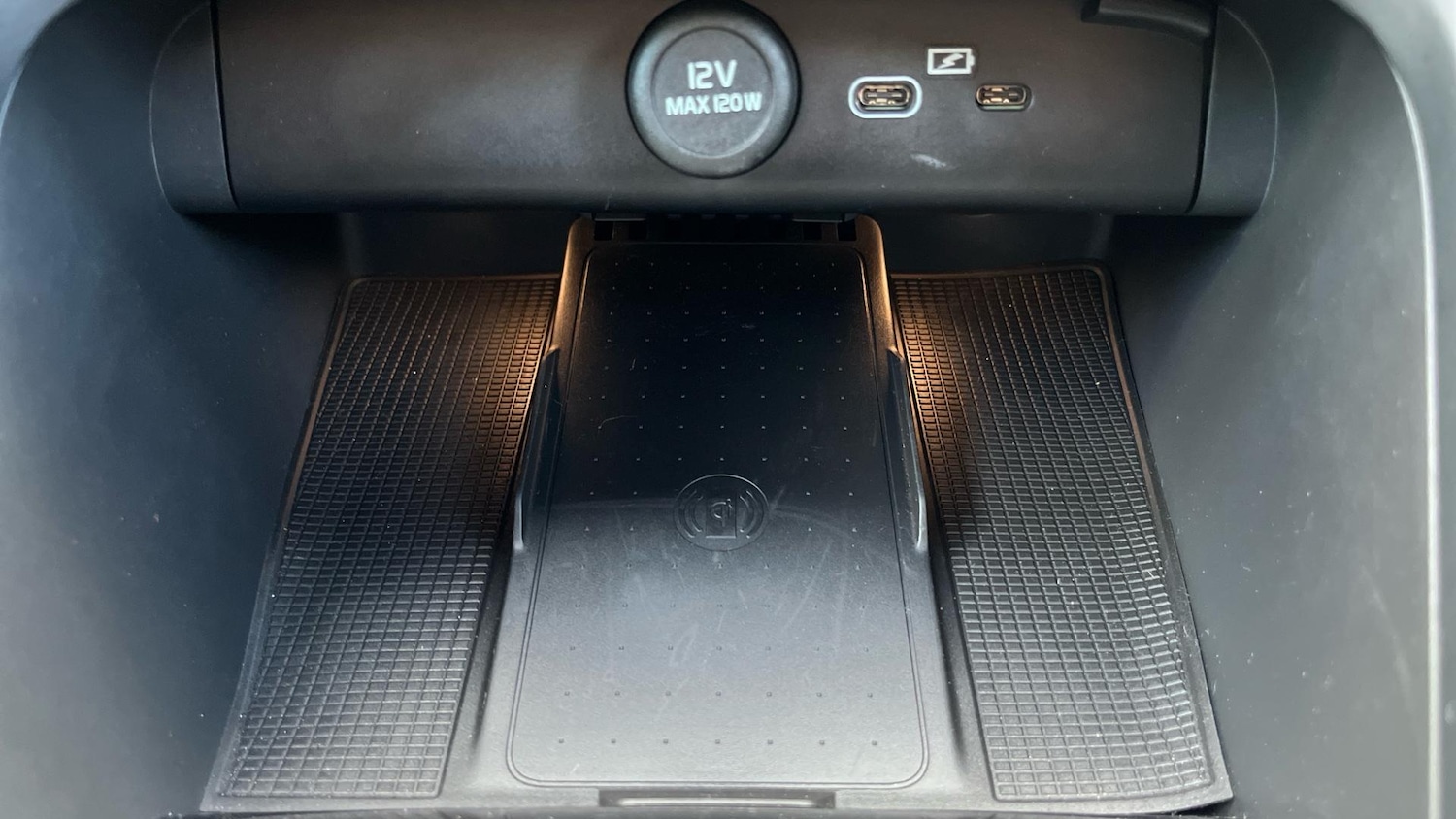 Used Volvo XC40 2024 for sale - 76702366: Photo 37