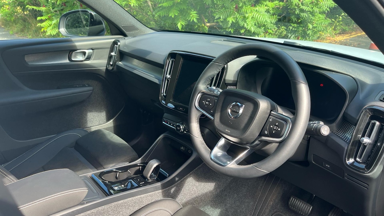 Used Volvo XC40 2024 for sale - 76702366: Photo 5