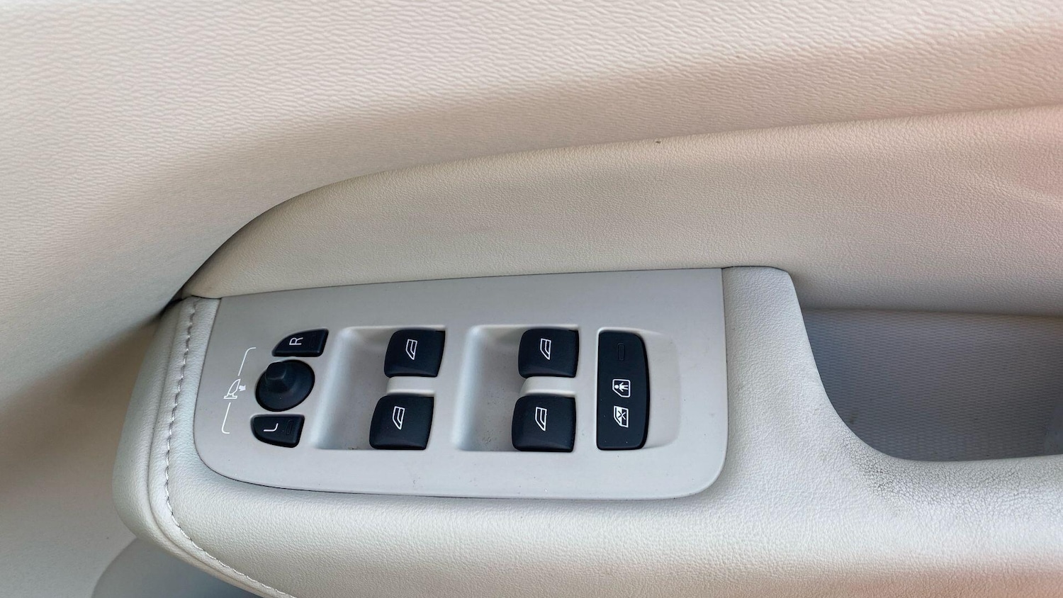 Used Volvo XC60 2023 for sale - 76121897: Photo 23