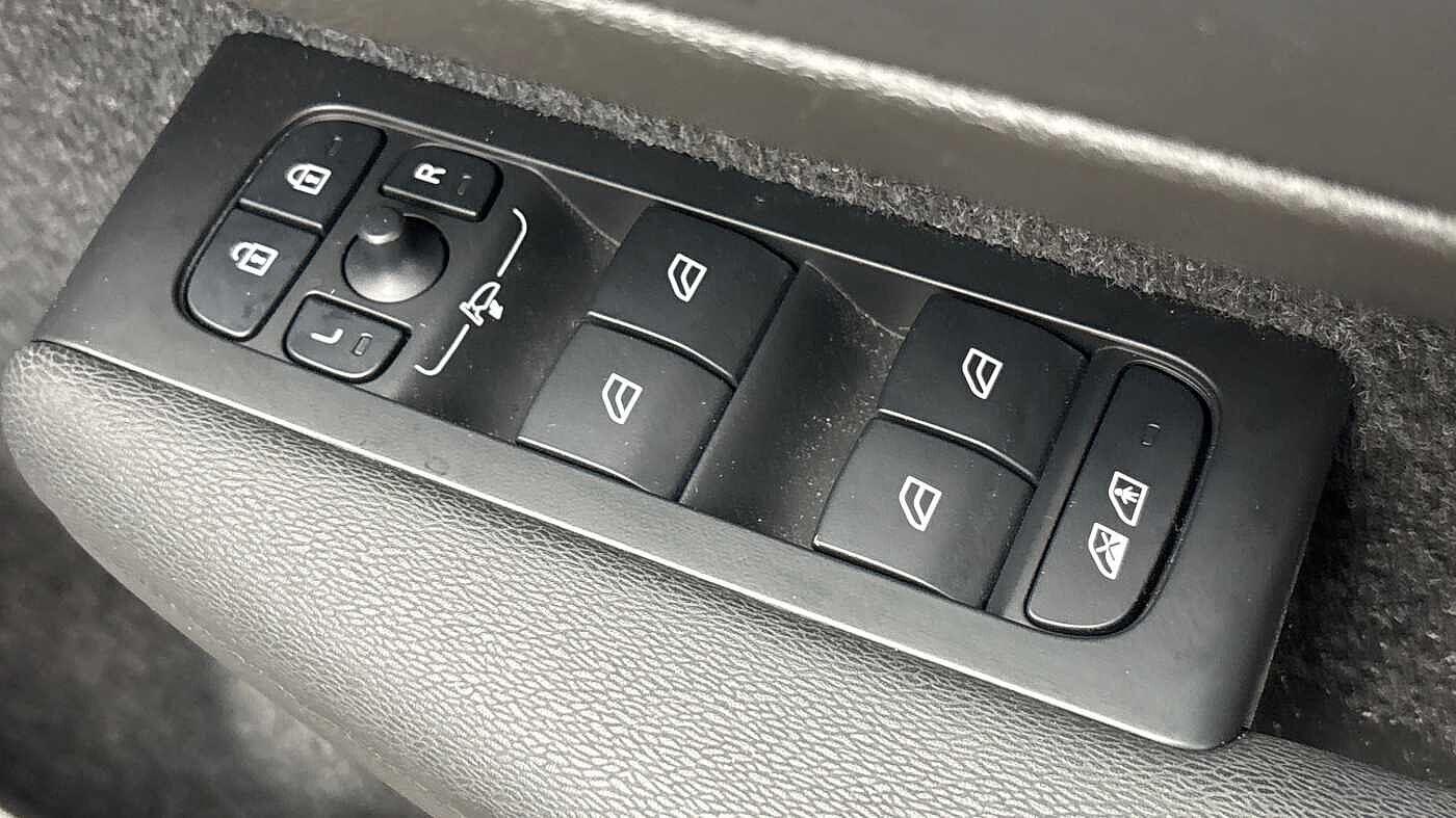 Used Volvo XC40 2025 for sale - 76952640: Photo 25