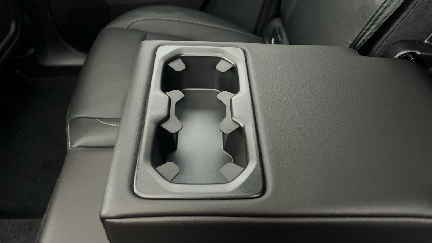 Used Volvo XC40 2025 for sale - 77440034: Photo 78