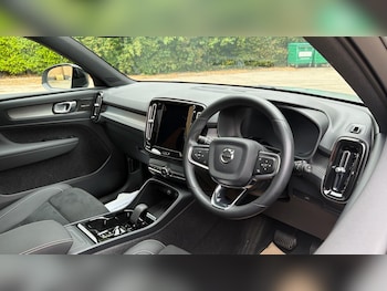 Used Volvo XC40 2023 for sale - 79465329: Photo