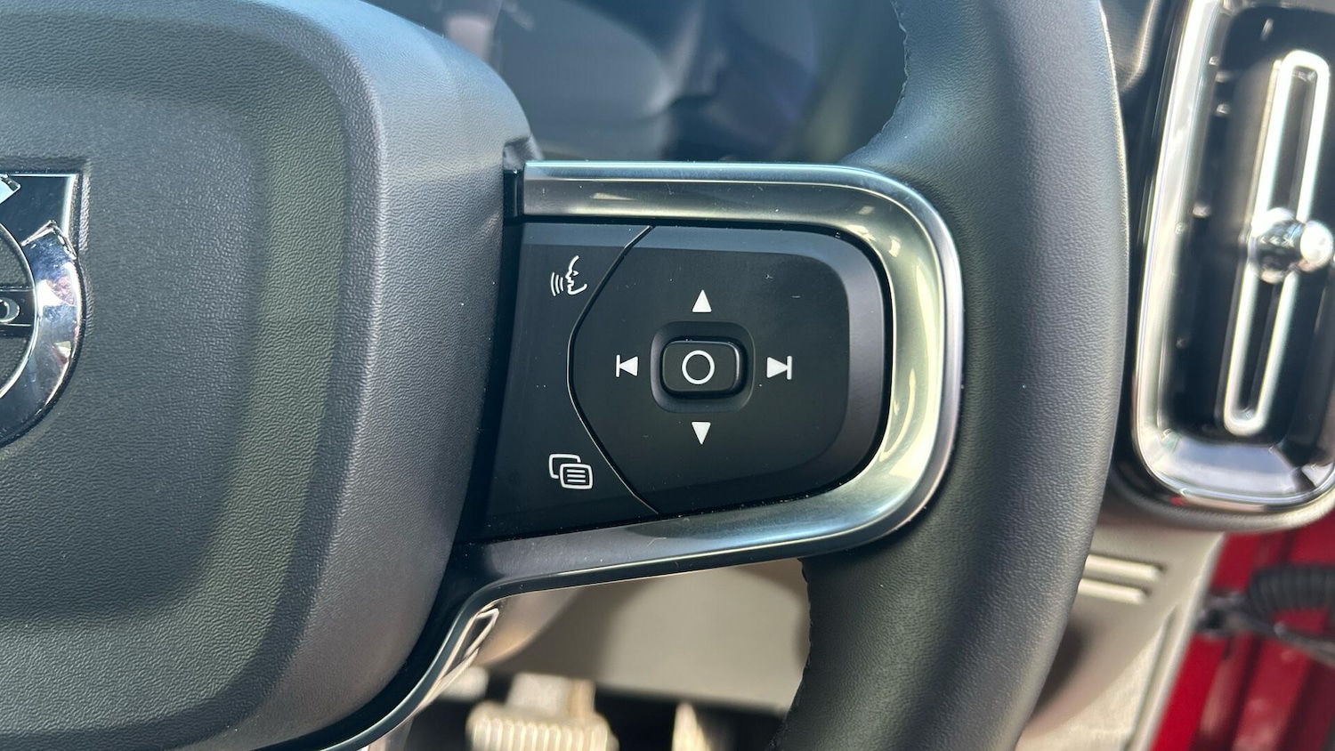 Used Volvo XC40 2025 for sale - 76645485: Photo 17