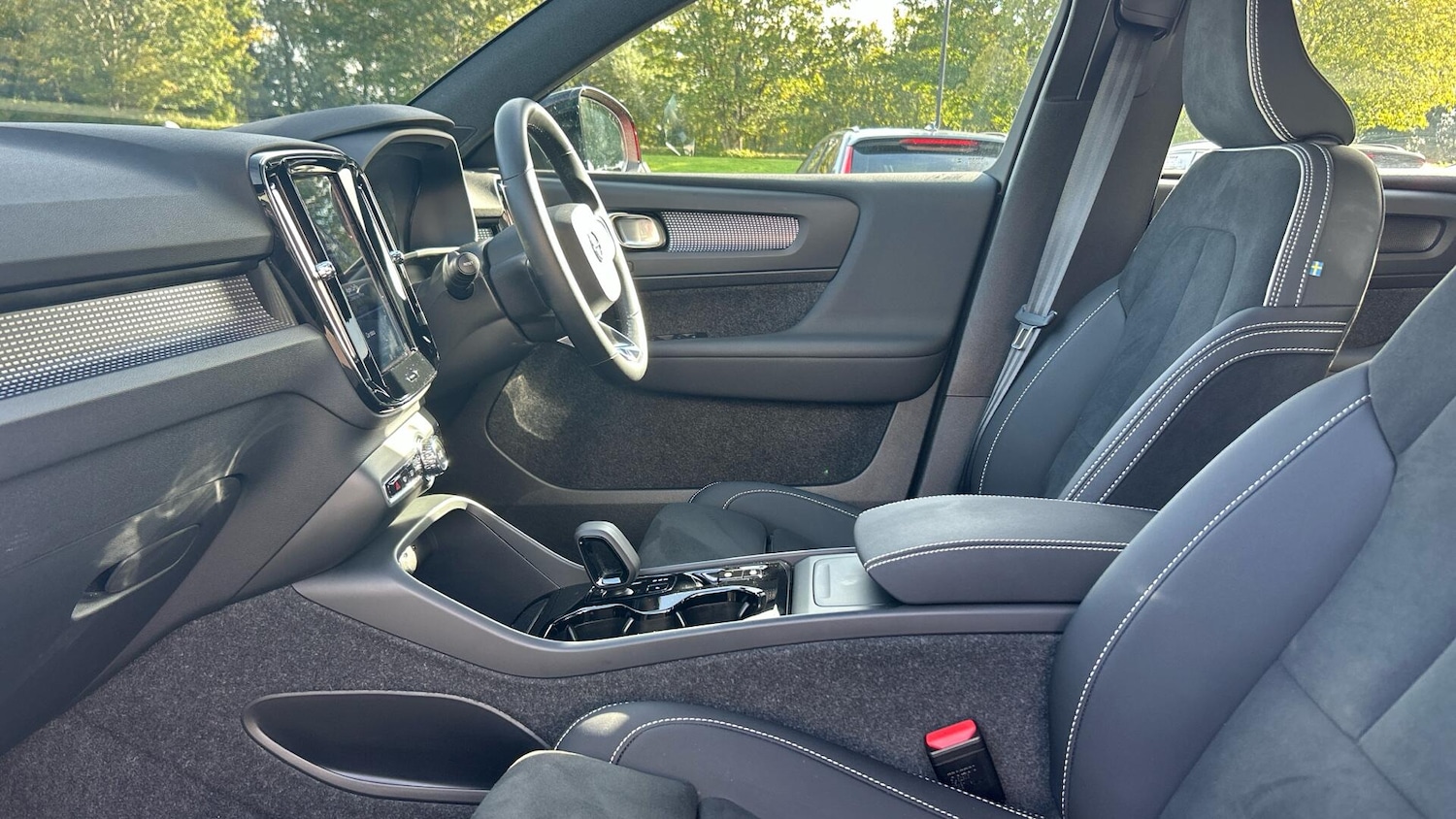 Used Volvo XC40 2025 for sale - 76645485: Photo 33