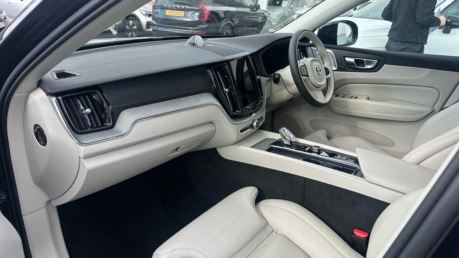 Used Volvo XC60 2024 for sale - 76440822: Photo 5