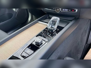 Used Volvo XC60 2026 for sale - 78100816: Photo