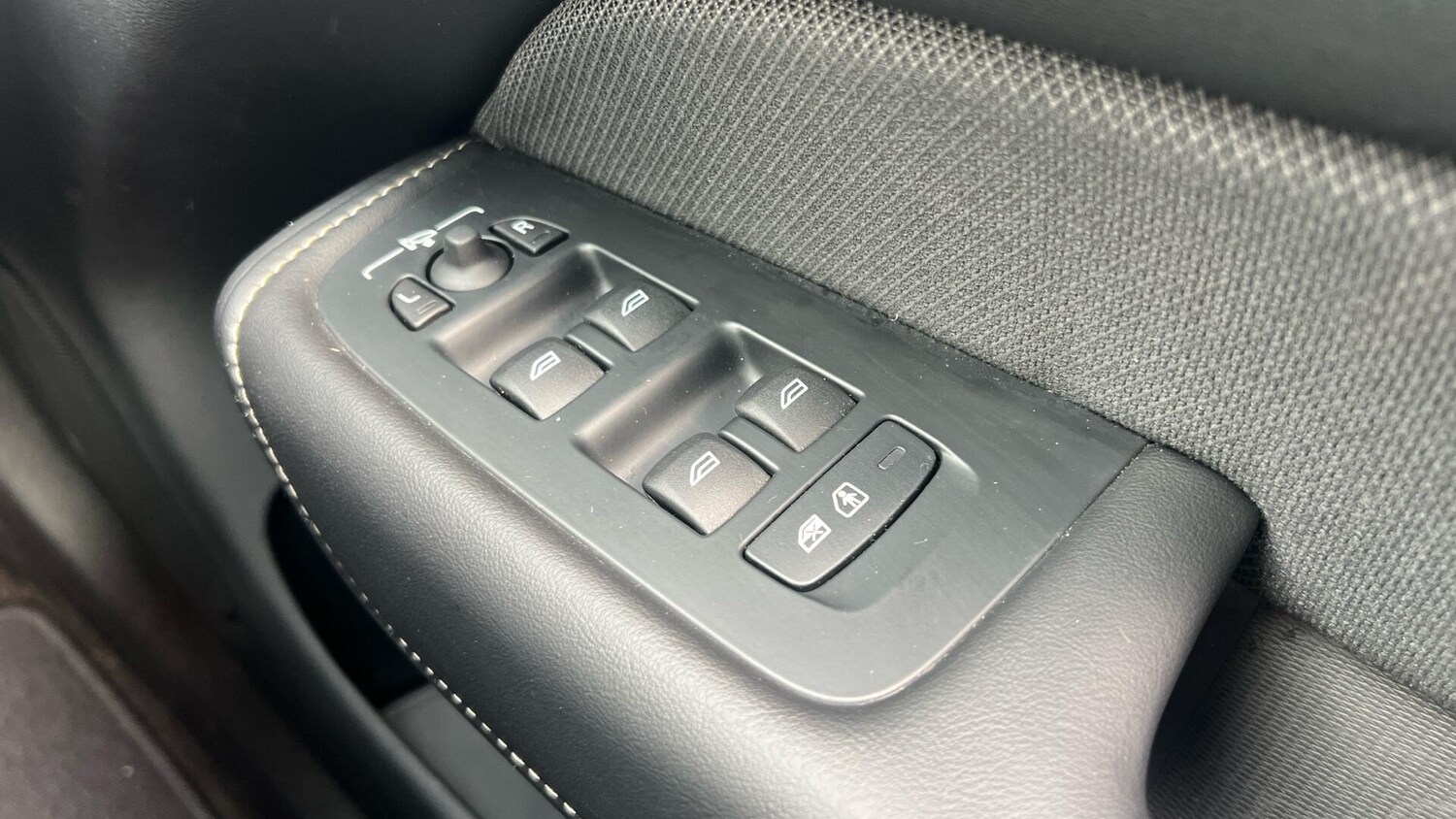 Used Volvo XC60 for sale - 77683876: Photo 23