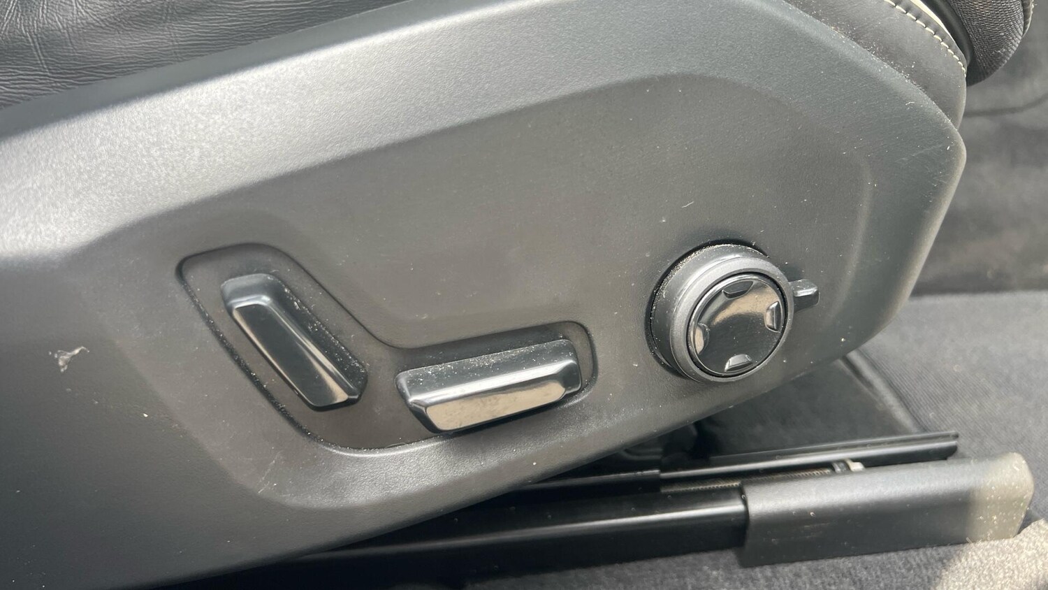 Used Volvo XC60 for sale - 77683876: Photo 29