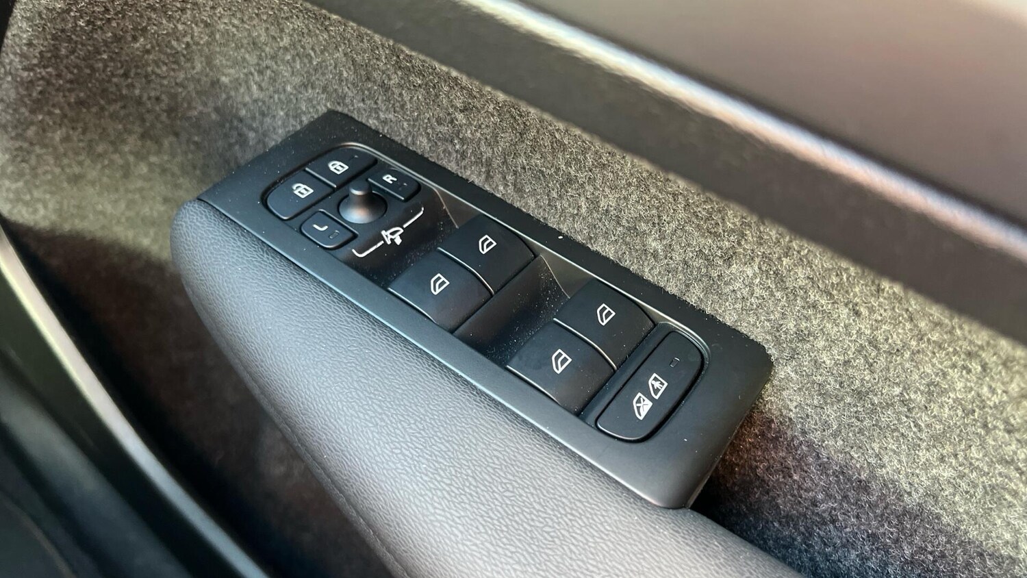 Used Volvo XC40 2025 for sale - 78086599: Photo 23