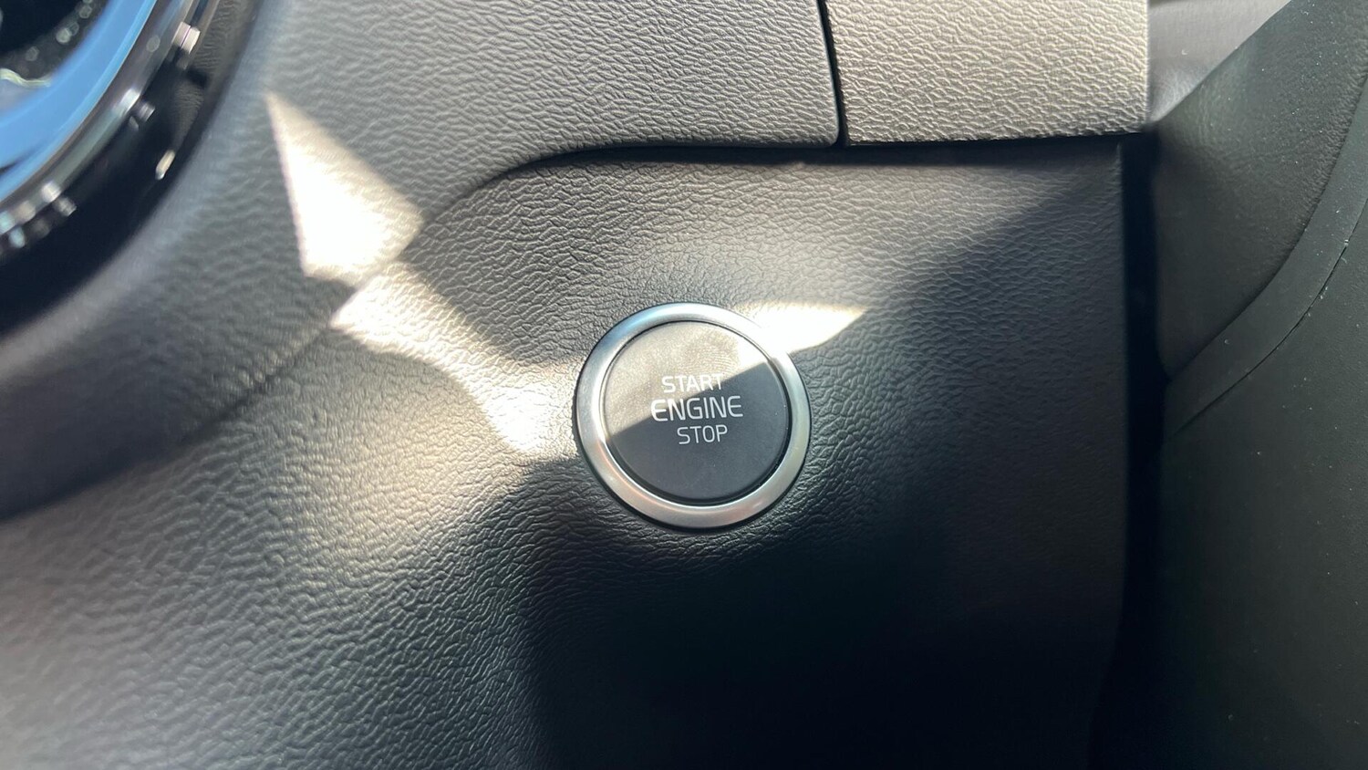 Used Volvo XC40 2025 for sale - 78086599: Photo 25