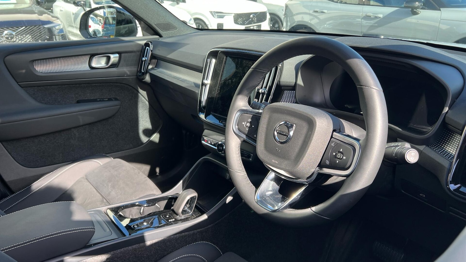 Used Volvo XC40 2025 for sale - 78086599: Photo 4