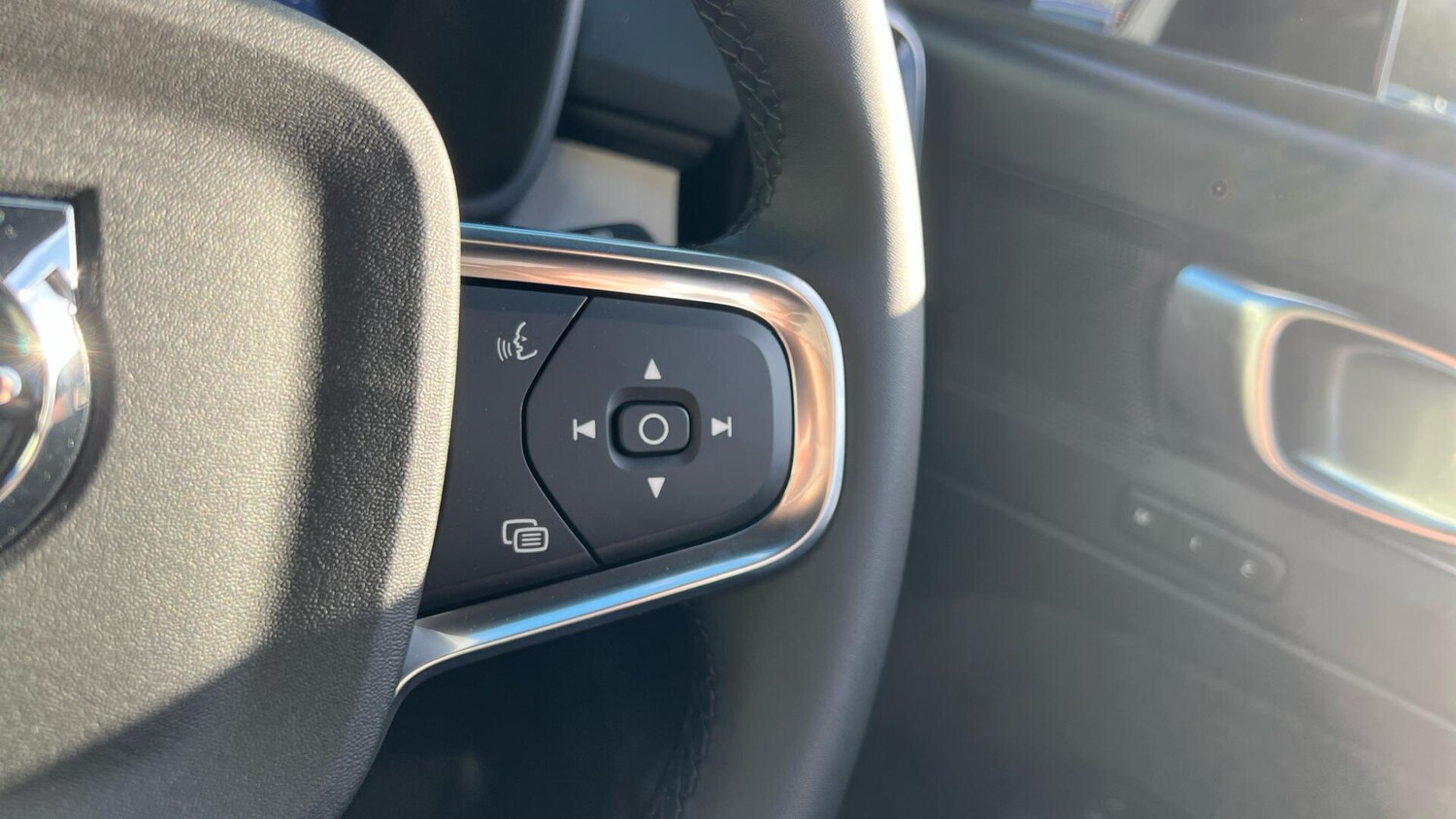 Used Volvo XC40 for sale - 77752820: Photo 21