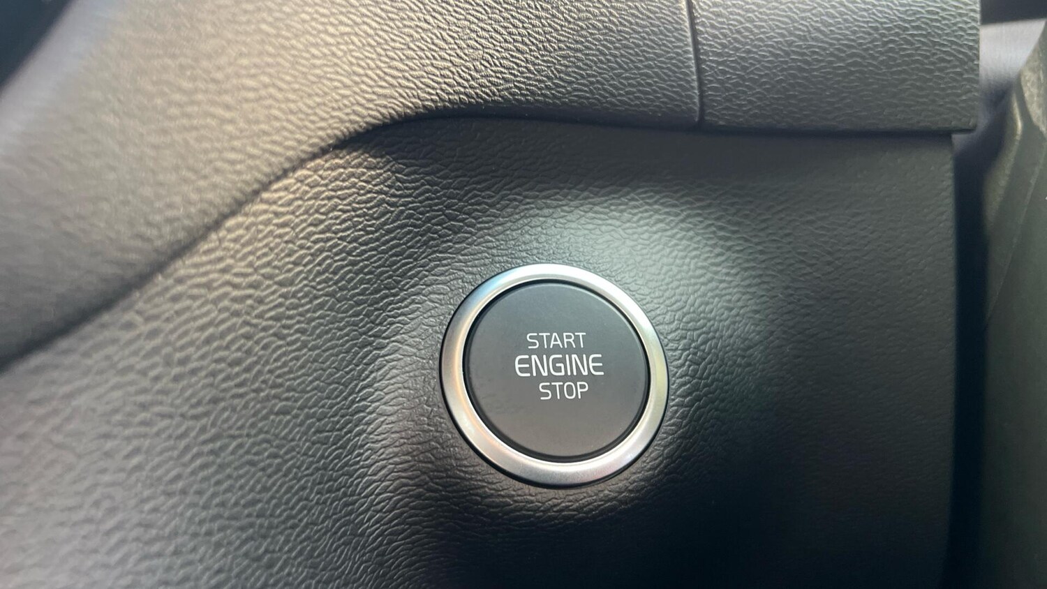 Used Volvo XC40 for sale - 77752820: Photo 25