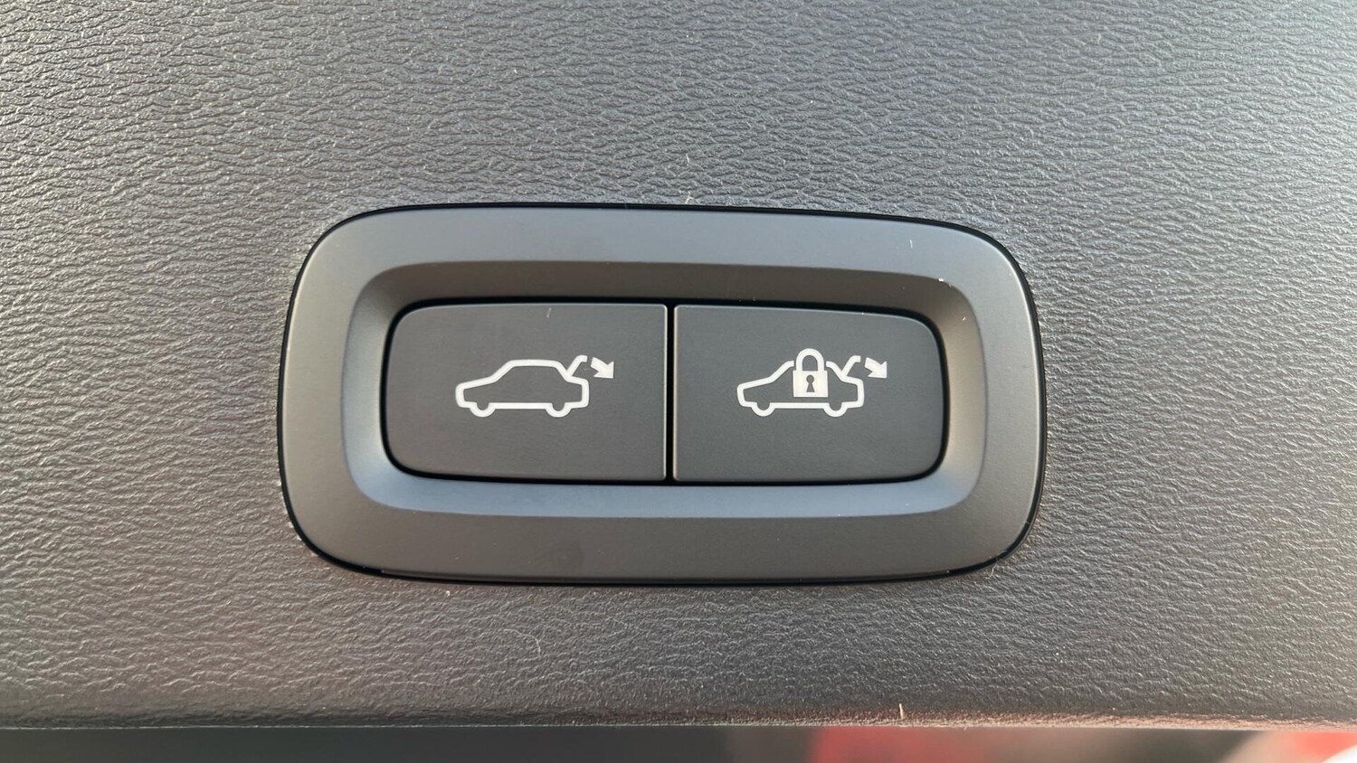 Used Volvo XC40 for sale - 77752820: Photo 32